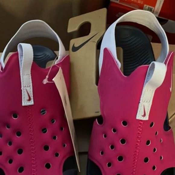 BRAND NEW youth girl Nike nike sunray protect closed toe velcro sandals 2Y 3Y - Picture 6 of 7